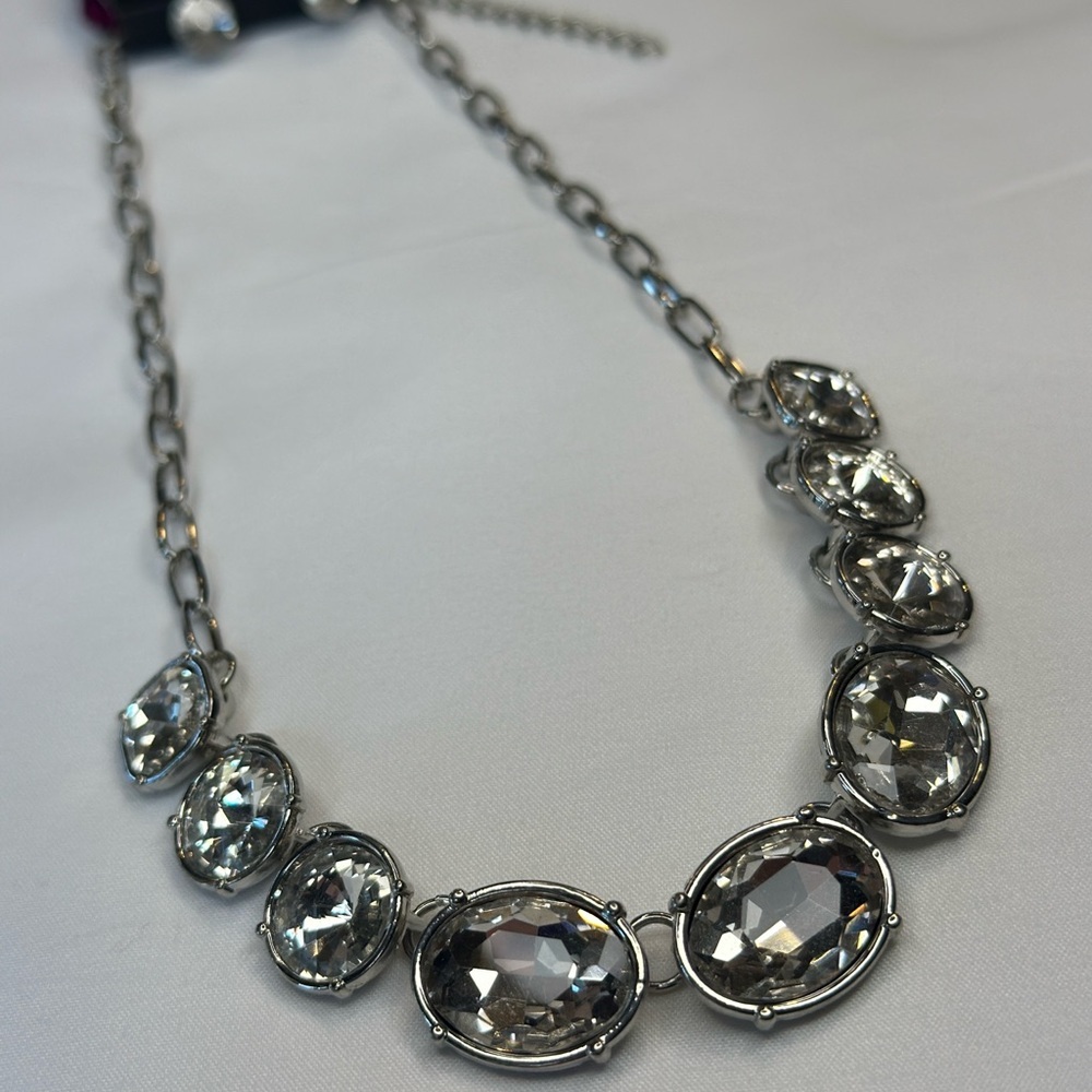 Elegant Silver Necklace with Clear Stones - Picture 4 of 6